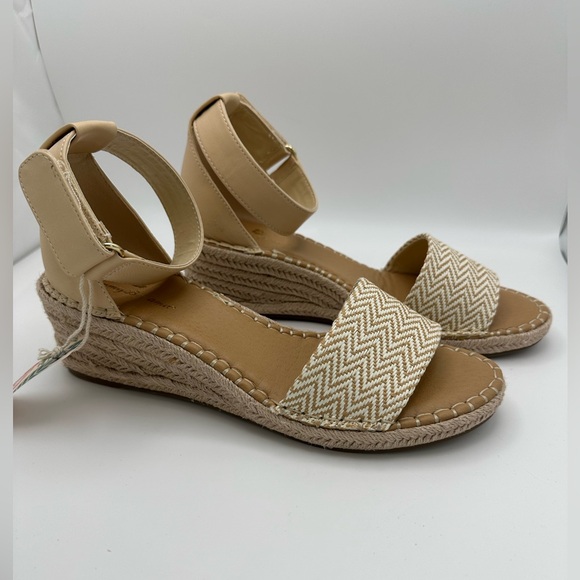 TOMMY BAHAMA Mini Mayla Velcro Ankle Strap Natural Buff Wedge Sandals 8.5 NWT - Picture 1 of 9